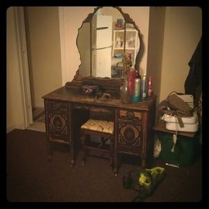 Victorian era vanity